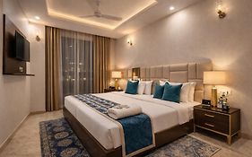 Hotel Grand Villa By Signature Stayz Near Igi Airport